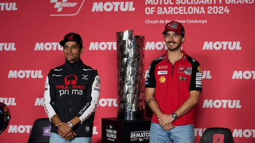 Jorge Martin (L) of Spain and Prima Pramac Racing Ducati and Francesco Pecco Bagnaia (R) of Italy and Ducati Lenovo Team during the press conference preview of the Motul Solidarity Grand Prix of Barcelona at Circuito de Jerez - Angel Nieto on April 29, 2023 in Jerez de la Frontera, Spain. (Photo by Jose Breton/Pics Action/NurPhoto via Getty Images)