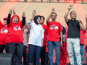PDIP Surabaya Serbu Kampung Ajak Warga Pilih Risma-Gus Hans dan Erji