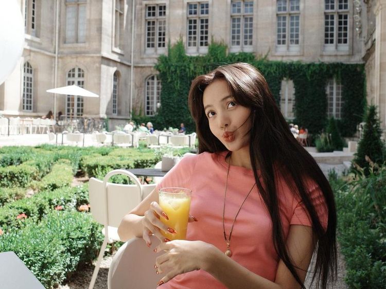 Seru! Lisa BLACKPINK Cicip Rendang hingga Nikmati Thai Tea