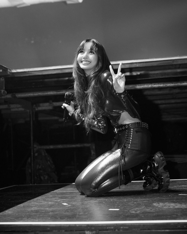 Loved the energy in Jakarta, tulis Lisa pada caption foto yang diunggah di Instagram @lalalalisa_m. Foto: Instagram/@lalalalisa_m