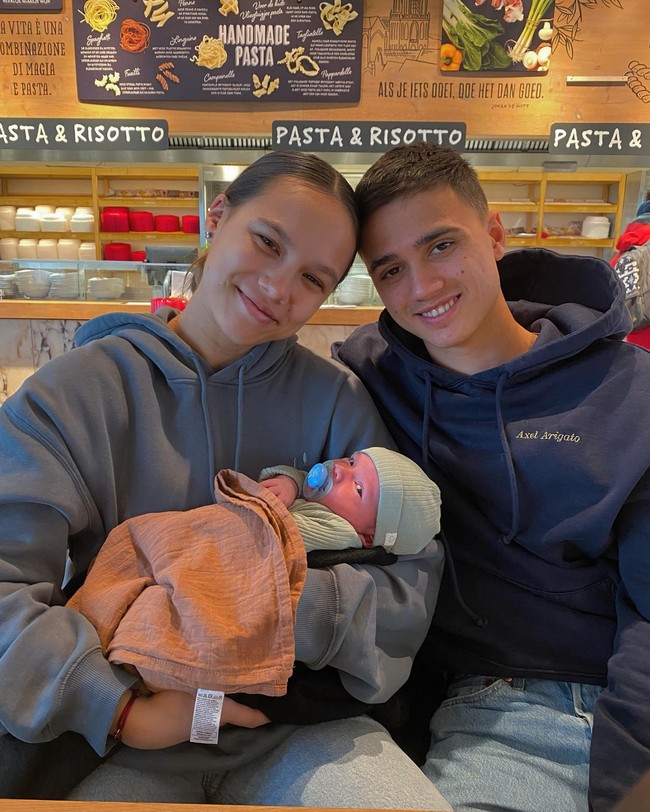 Di Instagram, Marciana juga kerap memamerkan potret kebahagiaan keluarga kecil mereka. Foto: Instagram Marciana Rathna