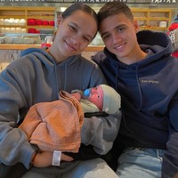 Di Instagram, Marciana juga kerap memamerkan potret kebahagiaan keluarga kecil mereka. Foto: Instagram Marciana Rathna