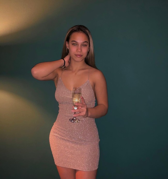 FBegini potret cantiknya saat di luar lapangan. oto: Instagram Marciana Rathna