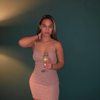 FBegini potret cantiknya saat di luar lapangan. oto: Instagram Marciana Rathna