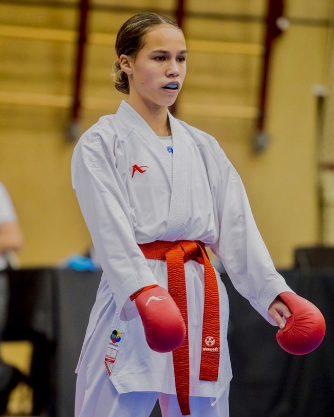 Tak hanya sama-sama keturunan Indonesia, pasangan ini juga datang dari bidang olahraga. Istri pemain Versatile tersebut diketahui merupakan atlet karate. Foto: Instagram Marciana Rathna