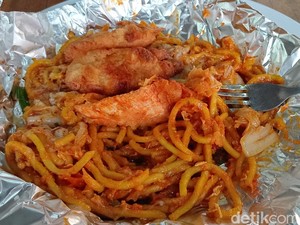 Smokey Sedap! Mie Bakar Bude Topping Mozzarella Harga Rp 20 Ribuan