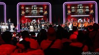 Ketiga calon gubernur DKI Jakarta saling adu gagasan atas pertanyaan yang disampaikan dalam debat ketiga Pilkada Jakarta 2024 di Hotel Sultan, Jakarta, Minggu (17/11/2024).