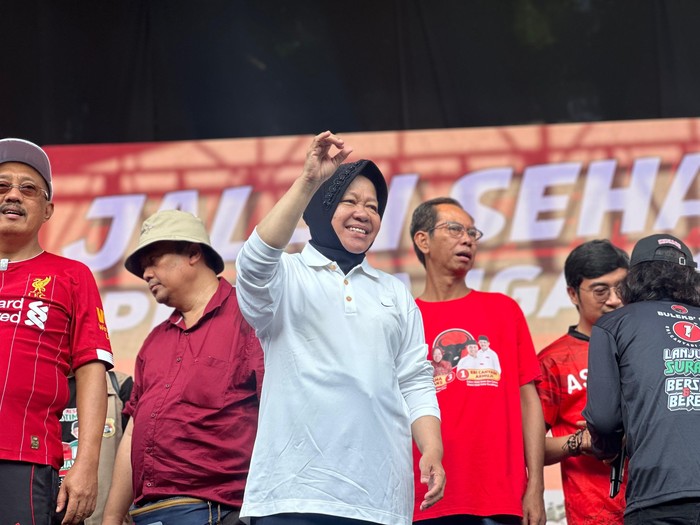 Momen Risma-Gus Hans Ikut Jalan Sehat Bersama Warga di Surabaya
