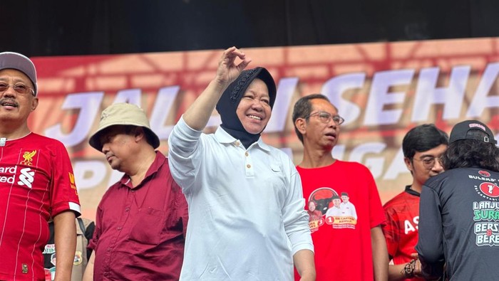 Momen Risma-Gus Hans Ikut Jalan Sehat Bersama Warga di Surabaya