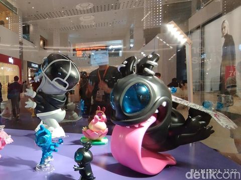 Nicolas Lesaffre seniman pencipta Hug the K yang ikut pameran Hong Kong Art Toys Story 2024 Jakarta. Pameran ini berlangsung di Mall of Indonesia, kawasan Kelapa Gading, Jakarta Utara hingga 24 November 2024.