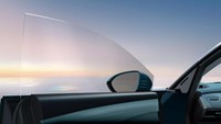 Dari segi ukuran, sedan ini memiliki panjang 194,1 inci (4.930 mm), lebar 74,6 inci (1.895 mm), dan tinggi 58,5 inci (1.487 mm), dengan jarak sumbu roda 114,8 inci (2.915 mm). Nissan N7 lebih panjang 2 inci (50 mm) dari Xpeng P7, tetapi memiliki jarak  sumbu roda 3,3 inci (83 mm) lebih pendek. Foto: Carscoops