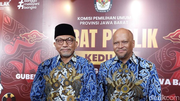 Pasangan calon Gubernur dan Wakil Gubernur Jawa Barat Ahmad Syaikhu dan Ilham Habibie