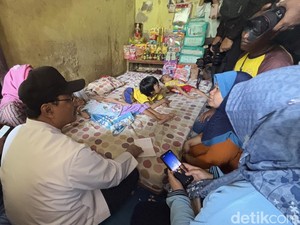 Keluarga dengan 4 Anak Disabilitas di Surabaya Dapat Bantuan dari Mensos