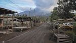 Penampakan Pasar Boru Lumpuh Terdampak Erupsi Gunung Lewotobi