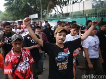 Pendukung Paslon Gubernur Jakarta Ramaikan Lokasi Debat