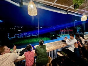 Pertunjukan Laser Malam Hari Jadi Daya Tarik Baru bagi Turis di Jatiluwih