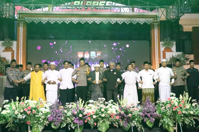 Polres Jepara Gelar Salawat Bersama Habib Syech untuk Pilkada Aman dan Damai