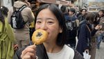 Pose Haruka Nakagawa Eks JKT48 Saat Makan Popcorn dan Jualan Sate