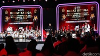 Ketiga calon wakil gubernur DKI Jakarta saling adu gagasan atas pertanyaan yang disampaikan dalam debat ketiga Pilkada Jakarta 2024 di Hotel Sultan, Jakarta, Minggu (17/11/2024).