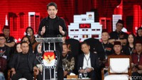 Adapun sub tema dari debat ketiga yaitu penanganan banjir; penataan pemukiman; penurunan emisi dan polusi udara serta transisi energi terbarukan; pengelolaan sampah; ketersediaan air bersih; kota layak huni dan penataan ruang terbuka hijau. 