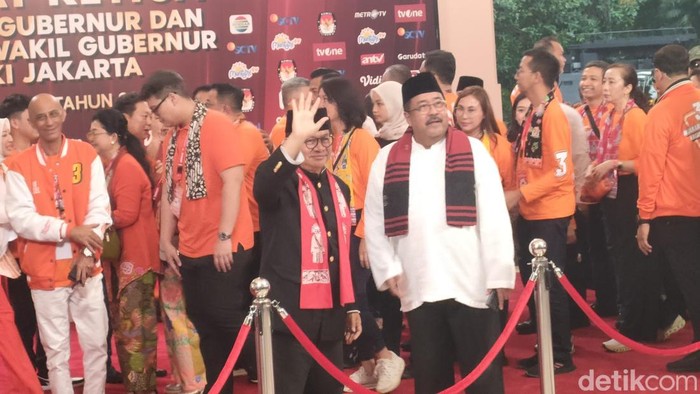 Pramono Anung dan Rano Karno tiba di arena debat ketiga. (Dwi/detikcom)