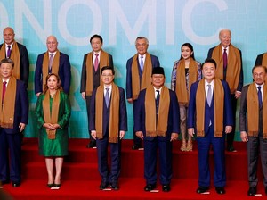 Family Photo KTT APEC: Prabowo di Barisan Depan Dekat Presiden Korsel