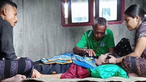 Proses Ngoa NgiI Yoland di Kampung Sawu, Kecamatan Mauponggi, Nagekeo, NTT, beberapa waktu lalu. (Foto: Istimewa/Dok. Elsi Lea)