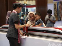 Ramai Pengunjung Berburu Promo Tiket Kereta di KAI Expo 2024