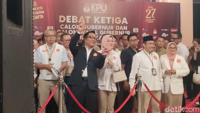RK-Suswono tiba di arena debat ketiga. (Dwi/detikcom)