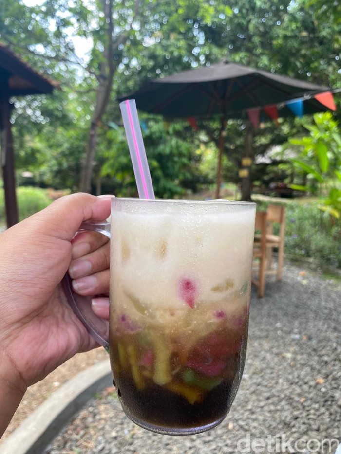 Sajian Ayam Ingkung hingga Garang Asem Bambu Sedap di Resto Jawa
