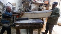 Bengkel ayahnya adalah salah satu dari sedikit bengkel di Kairo, yang memproduksi barang-barang dasar seperti balok pemotong dan mortar dapur.
