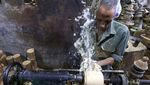 Senja Kala Bengkel Kayu Tradisional di Kairo Lama