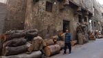 Senja Kala Bengkel Kayu Tradisional di Kairo Lama