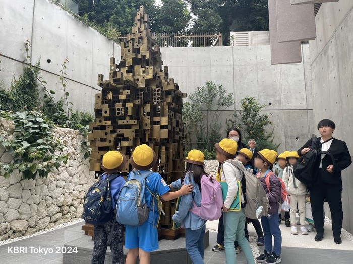 Siswa SD Daisan Hino Jepang Belajar Lebih Dekat Tentang Indonesia di KBRI Tokyo