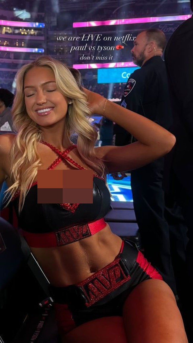 Sydney Thomas adalah salah satu dari lima gadis ring yang hadir untuk memberi informasi terkait babak pertandingan tinju bersejarah itu. Kehadiran Sydney jadi viral setelah seorang netizen menangkap potret cantiknya. Foto: Instagram Sydney Thomas