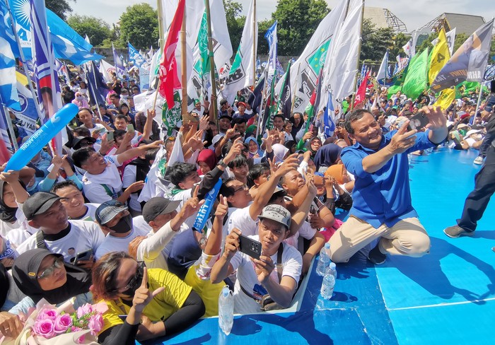 Tiba di Kampanye Akbar, Luthfi-Yasin Disambut Puluhan Ribu Pendukung