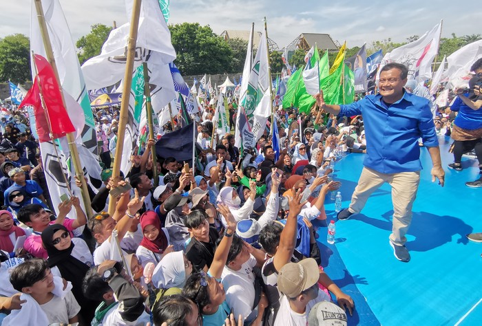 Tiba di Kampanye Akbar, Luthfi-Yasin Disambut Puluhan Ribu Pendukung