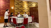 Memasuki restoran ini, setiap pengunjung seakan diajak nostalgia ke masa lalu. Karena semua interior, meja makan, sampai suasananya masih mempertahankan keasliannya dari tahun 1970-an. Foto: detikFood