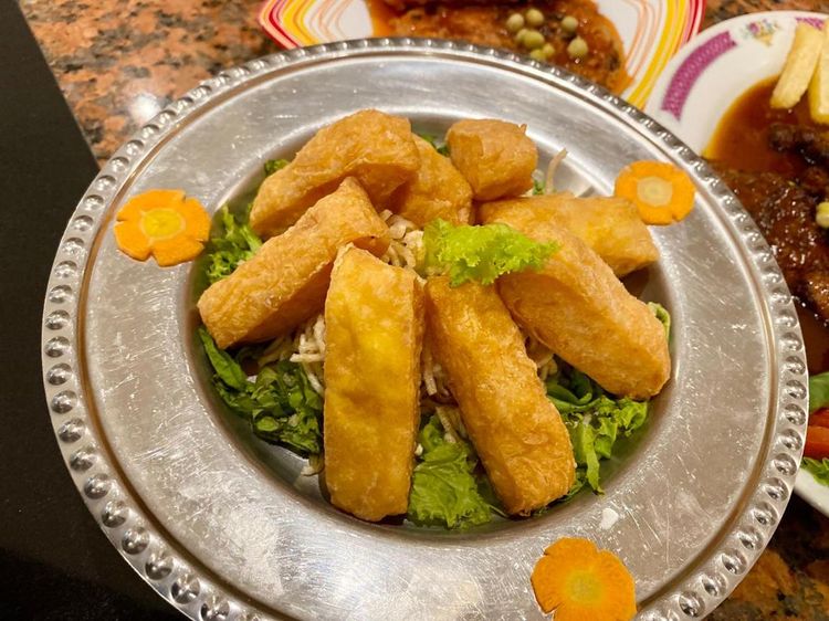 Yuk! Nostalgia Makan di Restoran Old Money Jakarta yang Legendaris