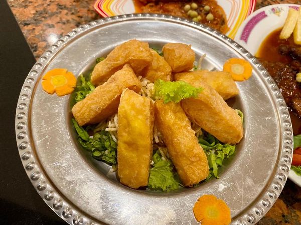 Yuk! Nostalgia Makan di Restoran Old Money Jakarta yang Legendaris