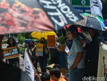 Aksi Menuntut Keadilan Iklim di Gedung KLH Jakarta