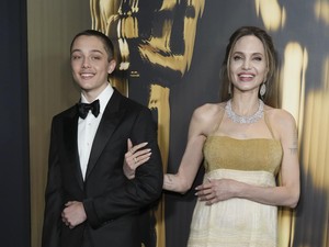 Knox Jolie-Pitt Pamer Warna Rambut Merah Gelap, Makin Berani Bereksperimen