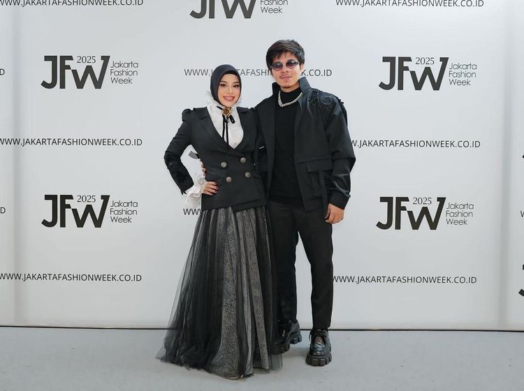 Keseruan Aurel dan Atta Halilintar Jajan dan Kulineran di Jepang