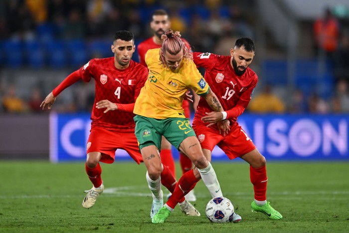 GOLD COAST, AUSTRALIA - SEPTEMBER 05: Jackson Irvine of Australia controls the ball under pressure from Komail Alaswad of Bahrain during the round three 2026 FIFA World Cup AFC Asian Qualifier match between Australia Socceroos and Bahrain at Robina Stadium on September 05, 2024 in Gold Coast, Australia. (Photo by Albert Perez/Getty Images)
