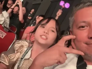 Adu Gaya Gading Marten & Glenn Alinskie Temani Anak di Fanmeet Lisa BLACKPINK