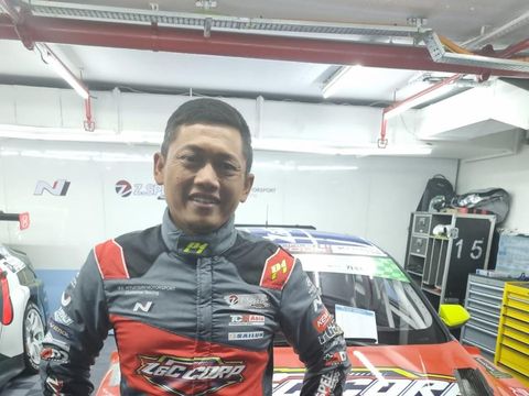 Pebalap Indonesia Benny Santoso menuntaskan TCR Asia Series 2024 dengan gemilang. Benny jadi juara di Class Cup, Minggu (17/11/2024)