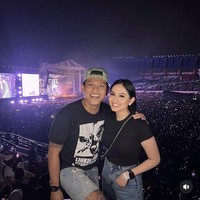 Melalui akun Instagram pribadinya Jessica cukup sering membagikan momen kebersamaannya dengan Boris. Seperti saat keduanya tampil kompak menonton konser bersama. Foto: Instagram/@jessicajuliantiano