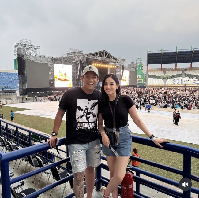 Jessica juga dikenal sebagai seorang DJ. Di akun Instagramnya Jessica cukup aktif dan kini telah memiliki pengikut lebih dari 61,4 ribu. Foto: Instagram/@jessicajuliantiano