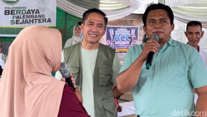 Calon Wali Kota Palembang nomor urut 02 Ratu Dewa.
