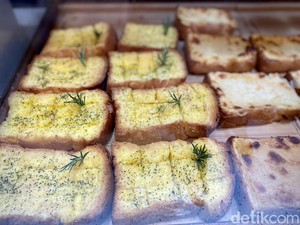 Lembut Harum Roti Susu Hokkaido topping Milo dan Es Krim di Bandung